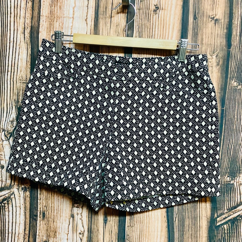 SOHO Apparel Ltd. Geometric shorts - Size 8